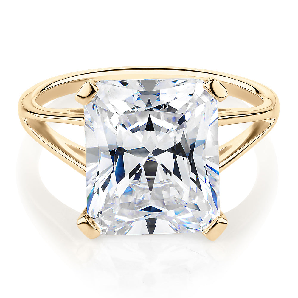 Radiant solitaire engagement ring with 6.79 carat* diamond simulant in 10 carat yellow gold