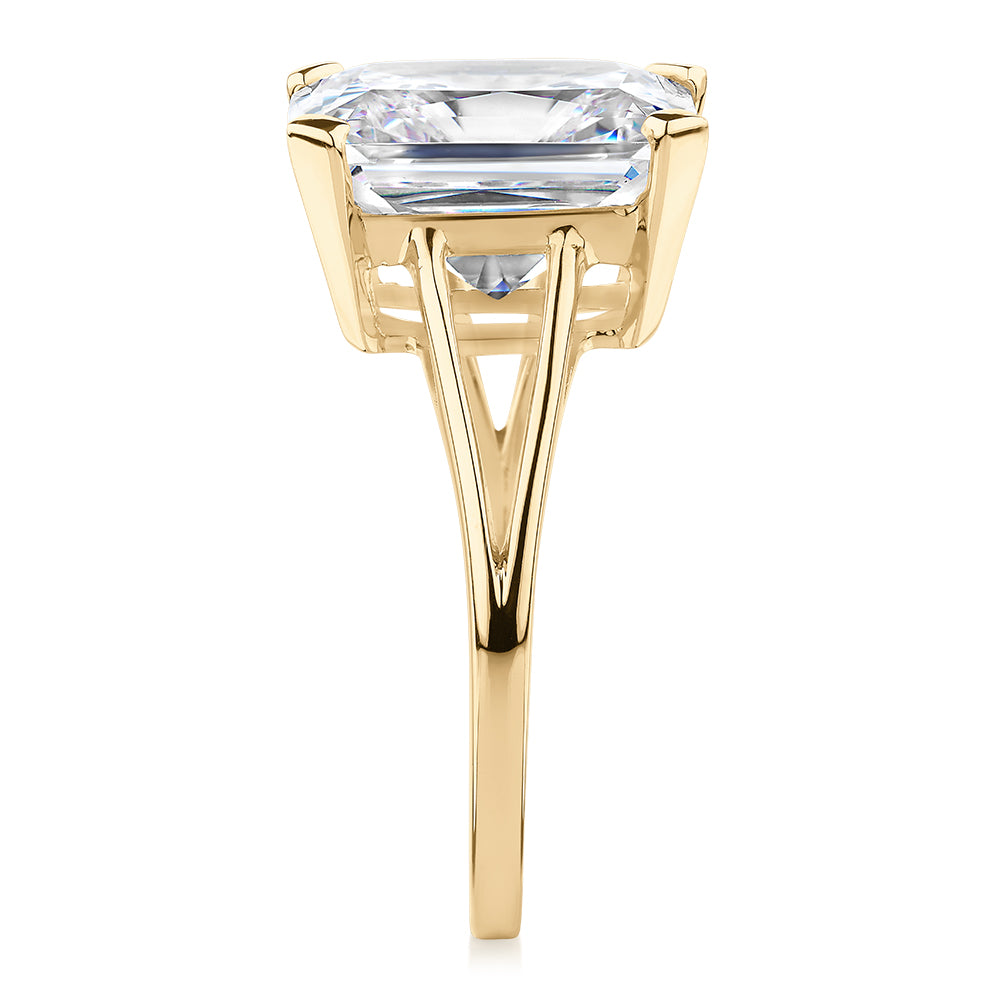 Radiant solitaire engagement ring with 6.79 carat* diamond simulant in 10 carat yellow gold