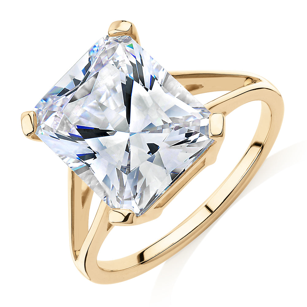 Radiant solitaire engagement ring with 6.79 carat* diamond simulant in 10 carat yellow gold