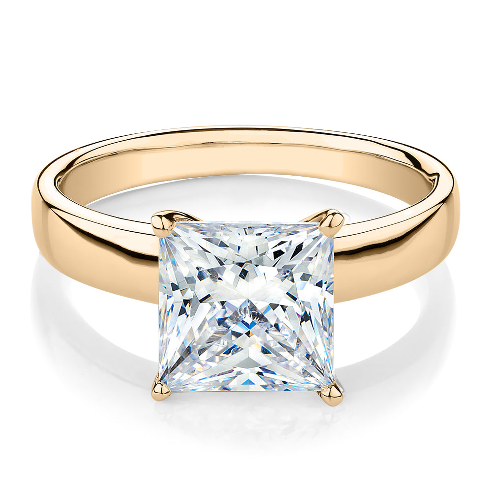 Princess Cut solitaire engagement ring with 3.01 carat* diamond simulant in 14 carat yellow gold