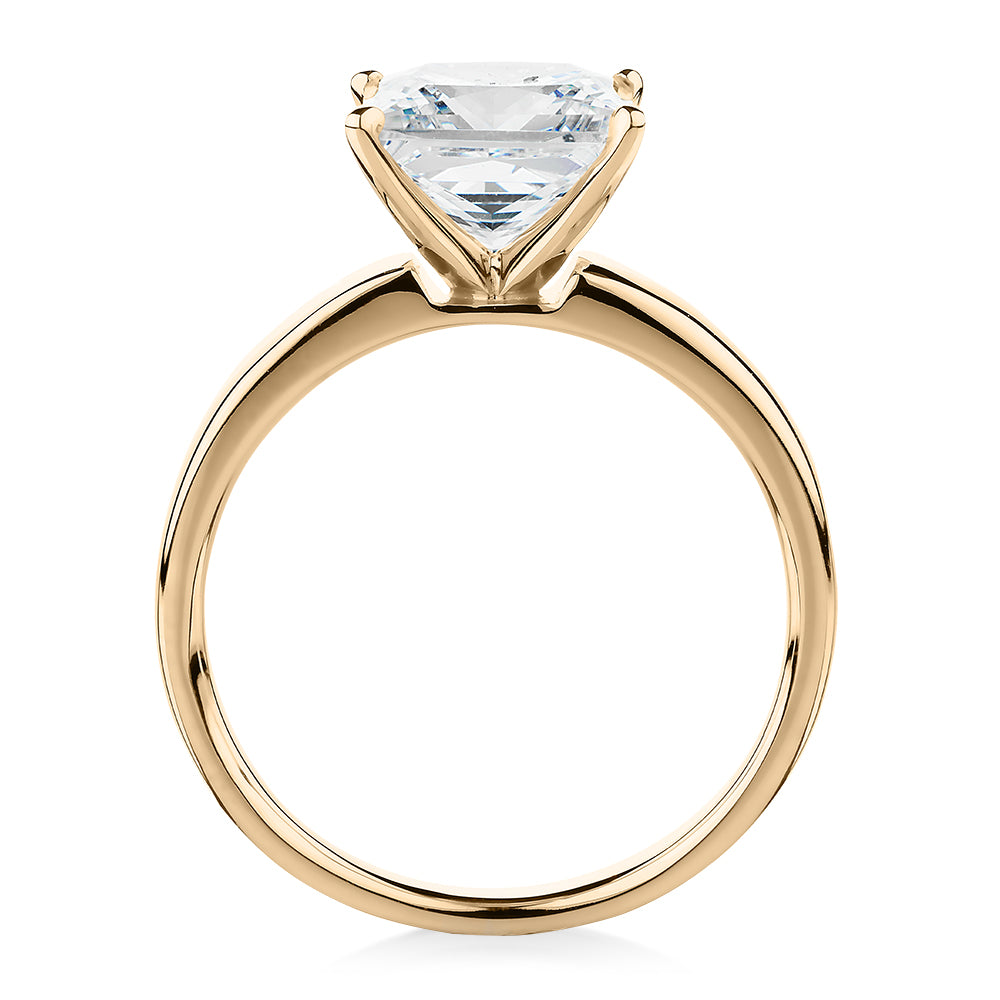 Princess Cut solitaire engagement ring with 3.01 carat* diamond simulant in 14 carat yellow gold